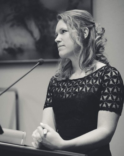 Dr. Joyce van den Berg tijdens een presentatie